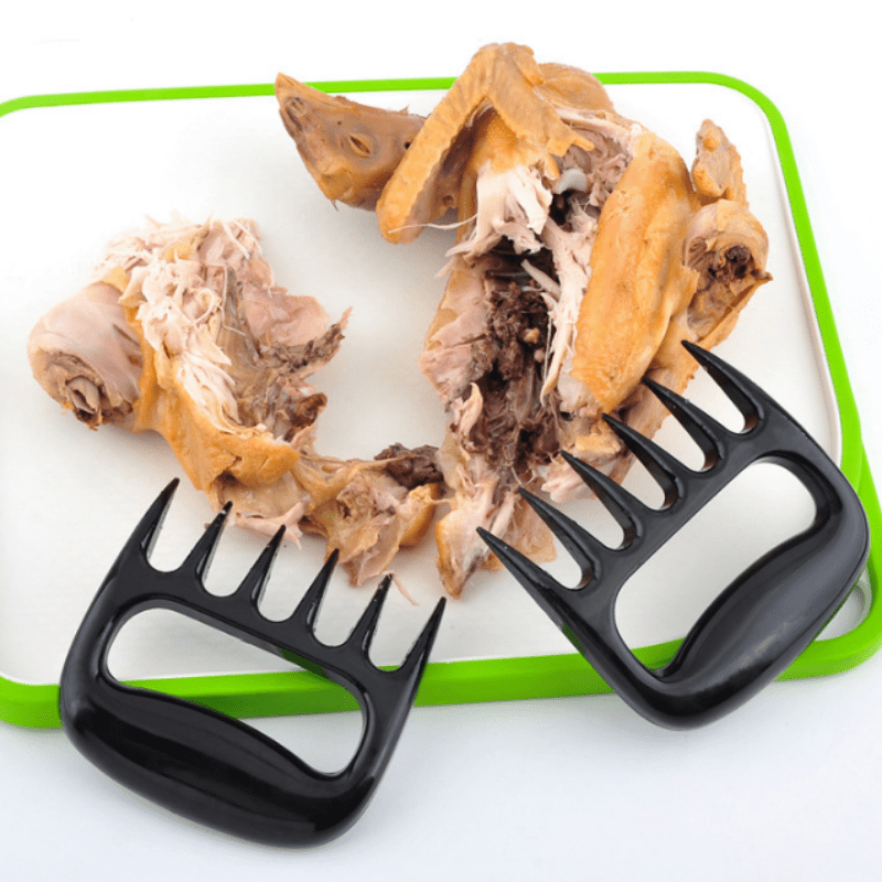 A pair of Multi-Functional Plastic Bear Claw Meat Shredder Barbecue Meat Shredder Paw BBQ Barbecue Tool Anti-scalding Meat Distributor